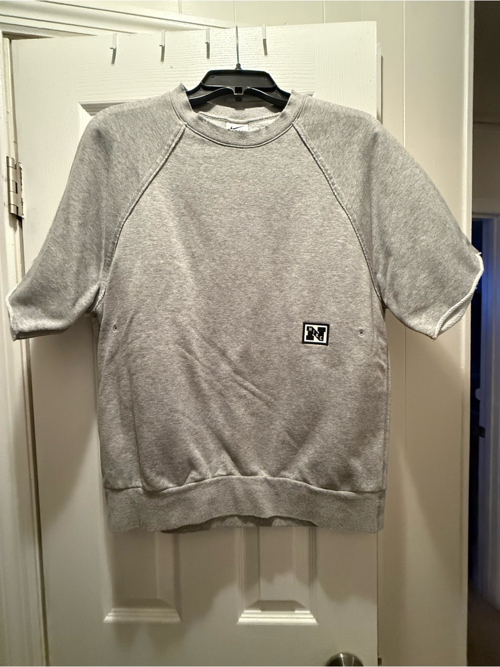 Nike Men's Light Gray Crewneck Short-Sleeve Sweatshirt